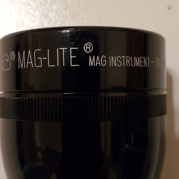 Genuine Mag-Lite 10" Excellent Condition No Scratches On Inspection Working - Picture 2 of 12
